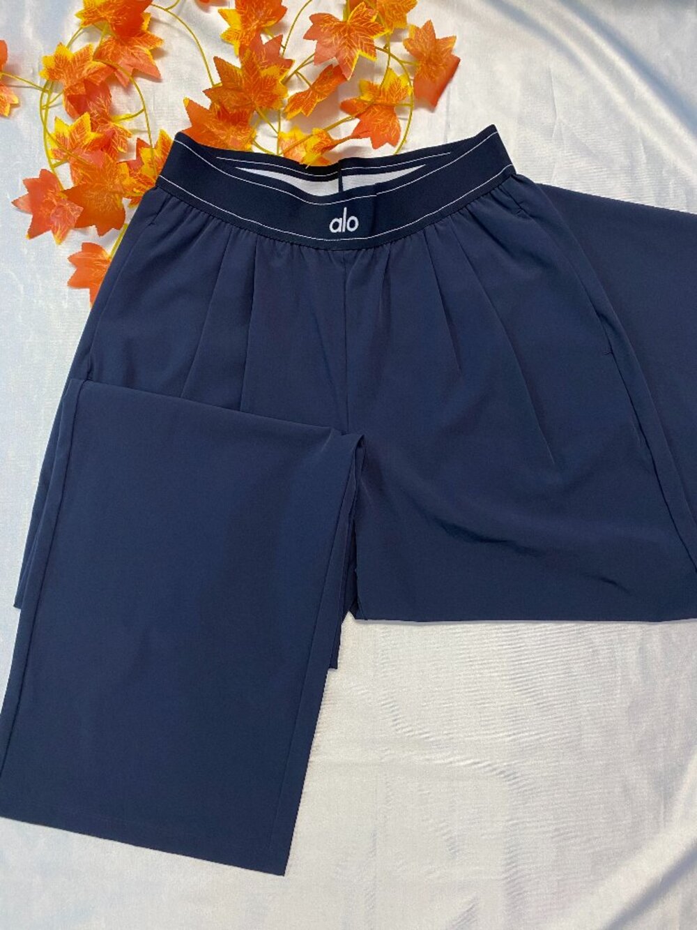 New ALO Yoga Suit Up Trouser Navy Blue🧀Flowy Wide Leg Pant Classic Chic💓 - Picture 5 of 9